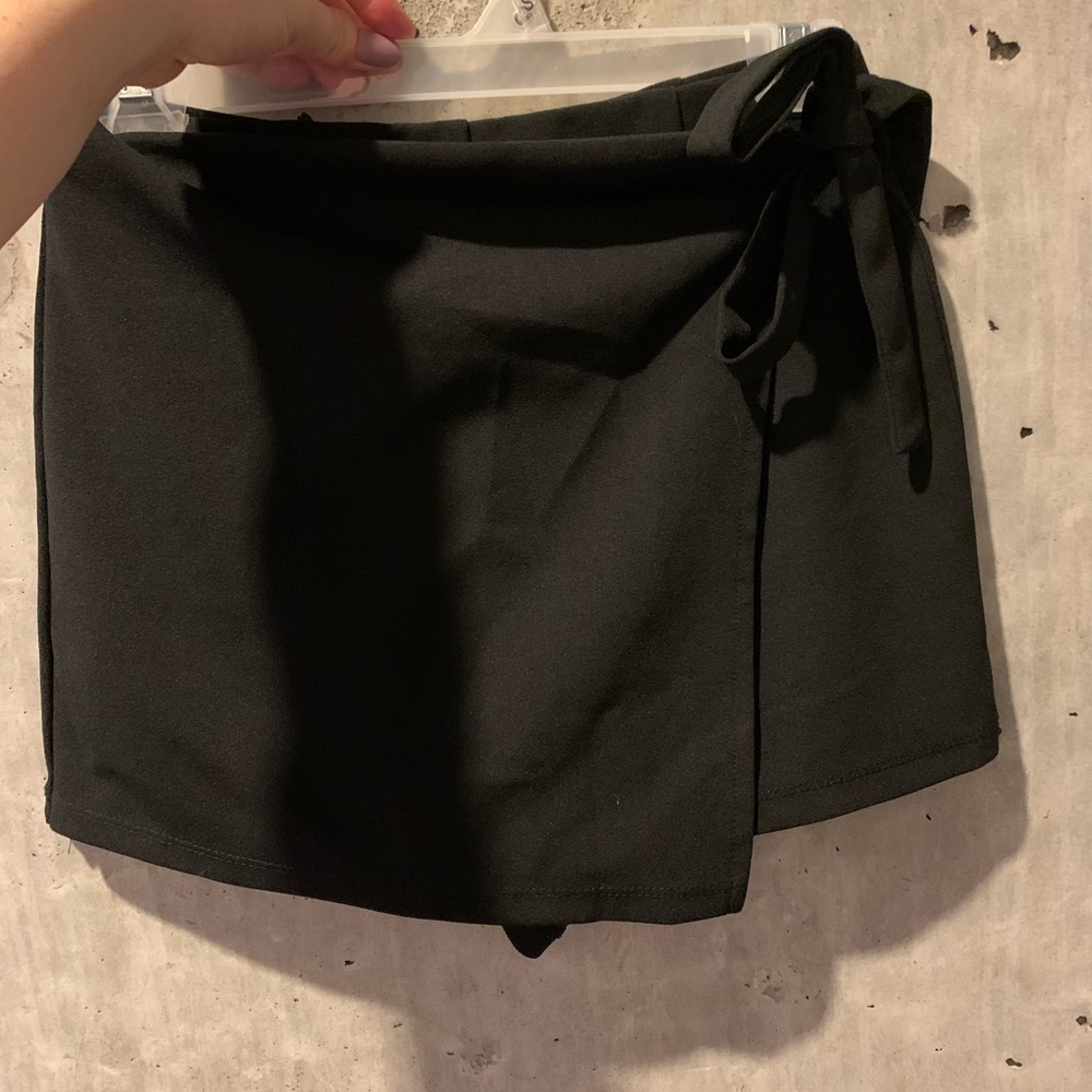 Self tie skort